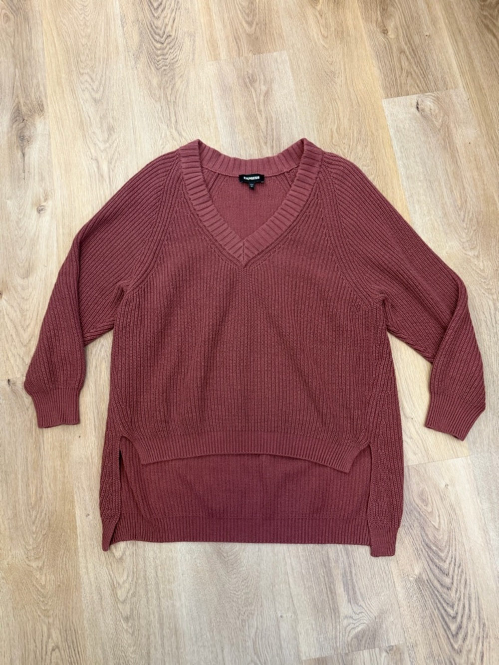Express Mauve V-Neck Ribbed Sweater - Picture 4 of 6